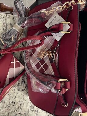Source Unknown Burgundy Plaid purse with Gold Hardware with matching Wallet